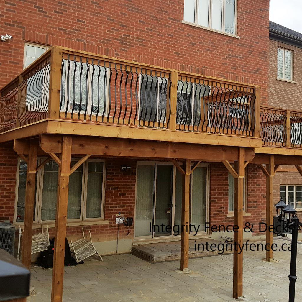 High Rise Deck with Metal Pickets