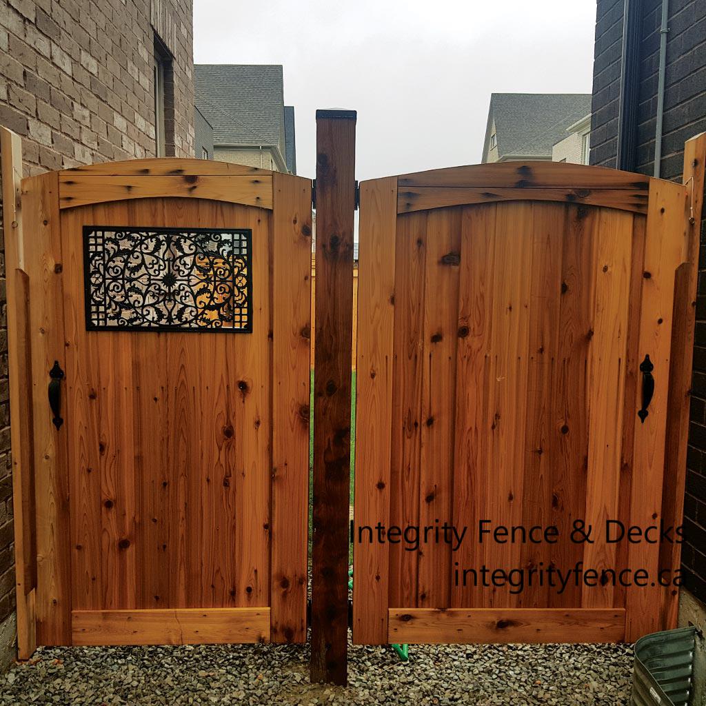 Cedar Upgrade Gate with Large Insert